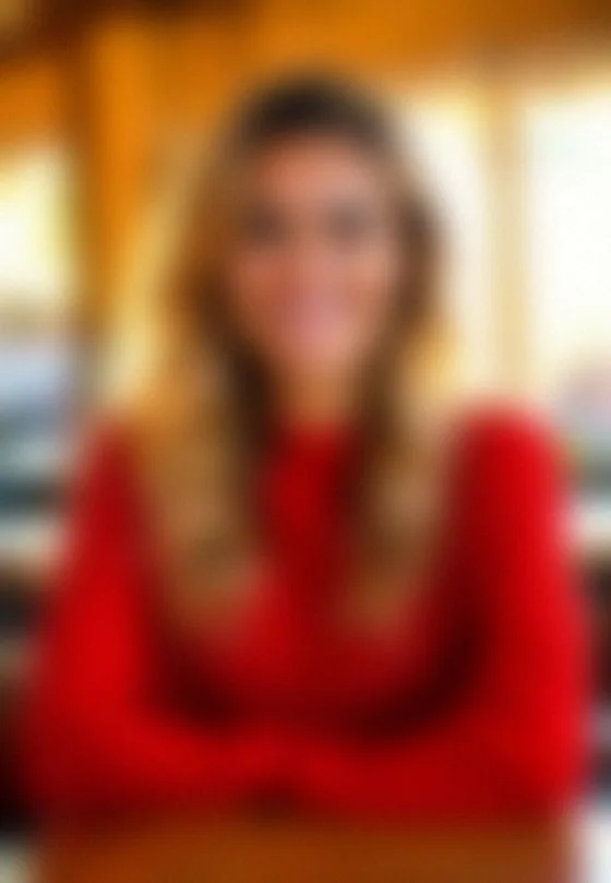 Monique, 24